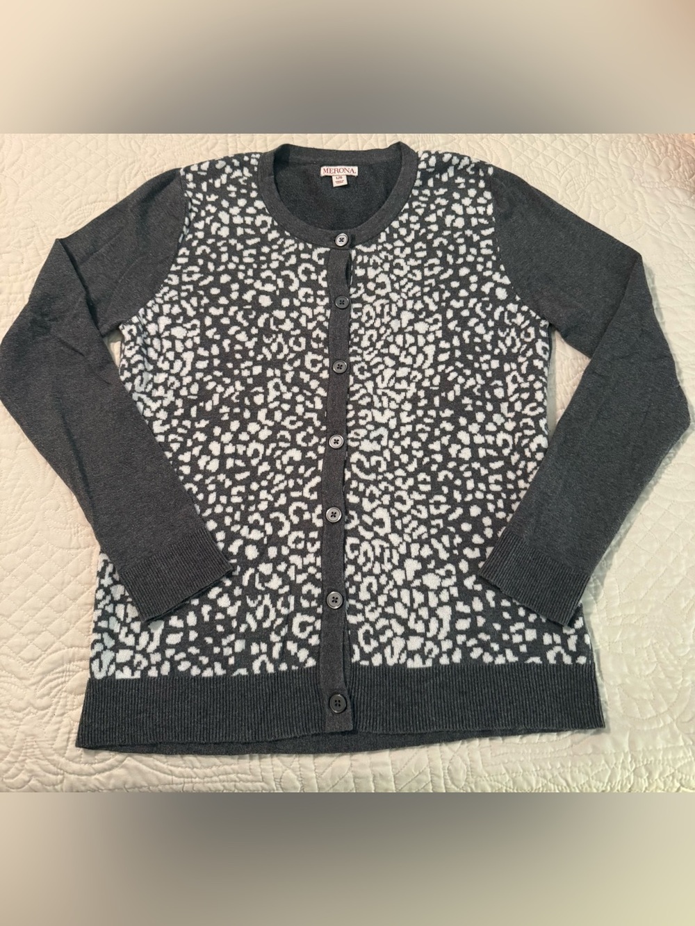 Women's Merona Gray And White Animal Print Long Sleeve Button Up Cardigan SZ LG
